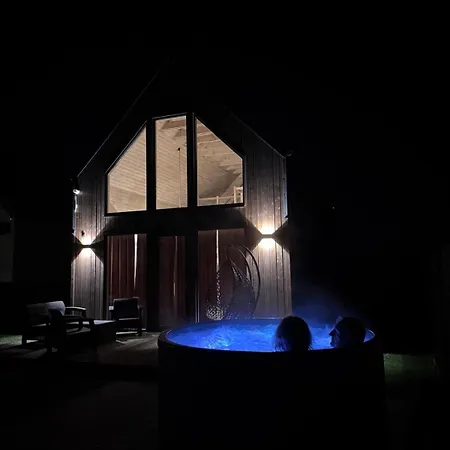 Dom Z Jacuzzi Na Wylacznosc Sosnowe Zacisze 別荘 ヤロスワビエツ